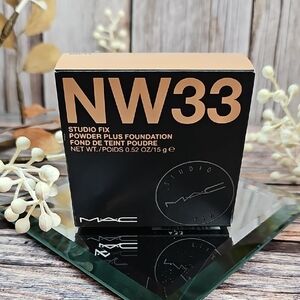 NIB M▪︎A▪︎C NW33 STUDIO FIX POWDER PLUS FOUNDATION
